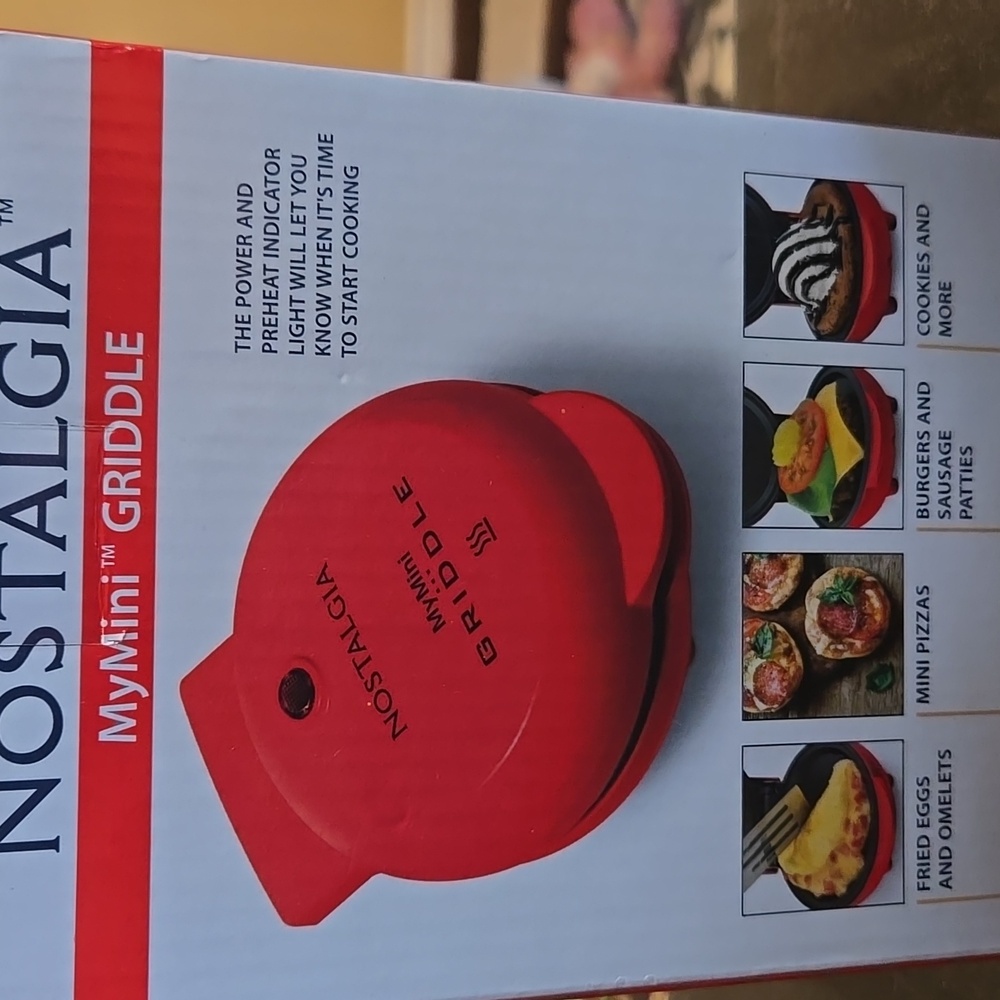 Nostalgia MyMini Red Griddle. New In Box - Picture 2 of 5